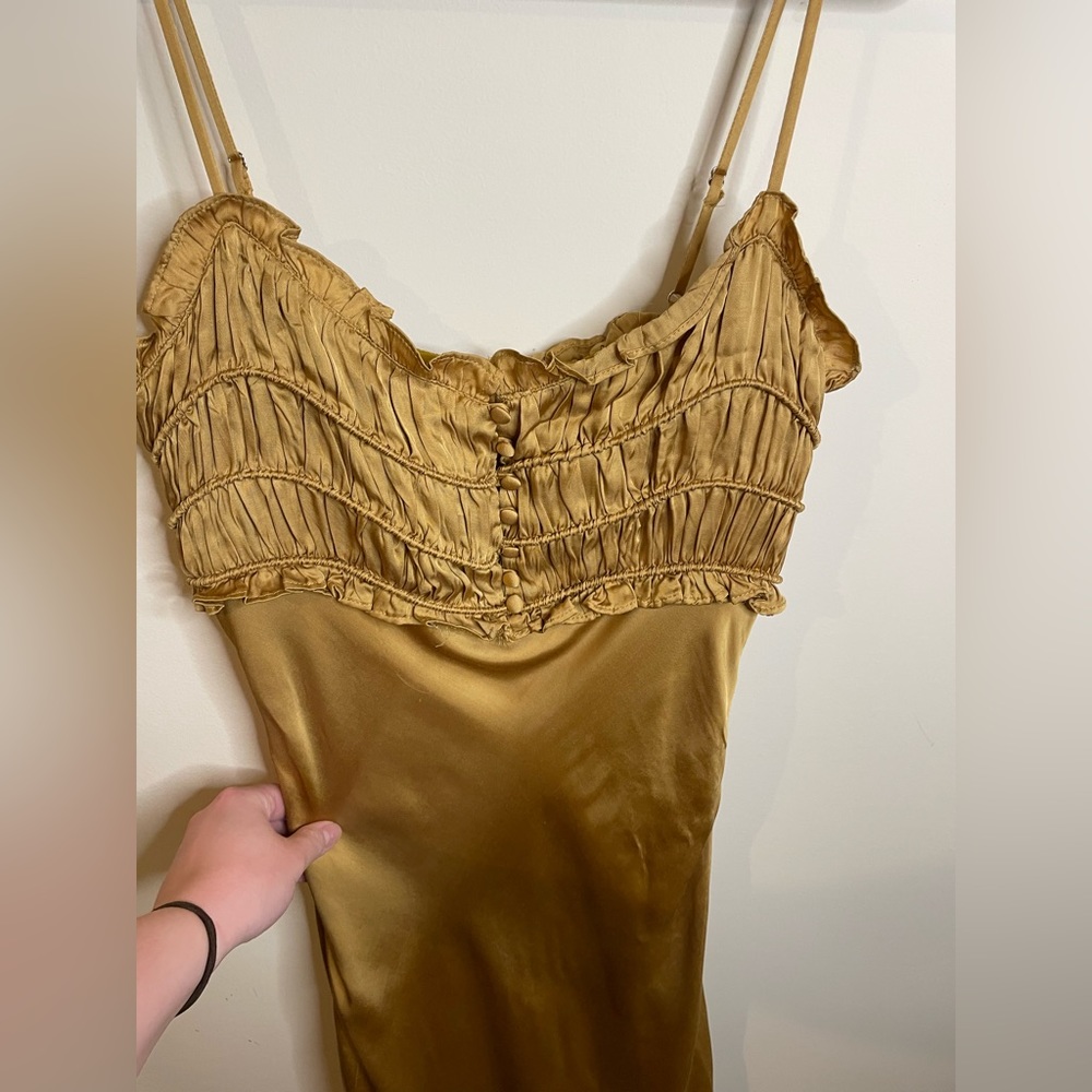 NWT ASTR The Label Zola Smocked Midi Dress in Antique Gold - Picture 7 of 12